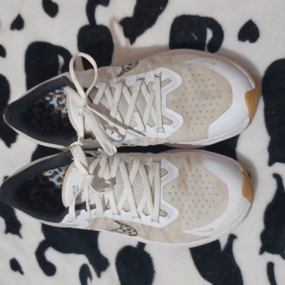 Men's running shoes